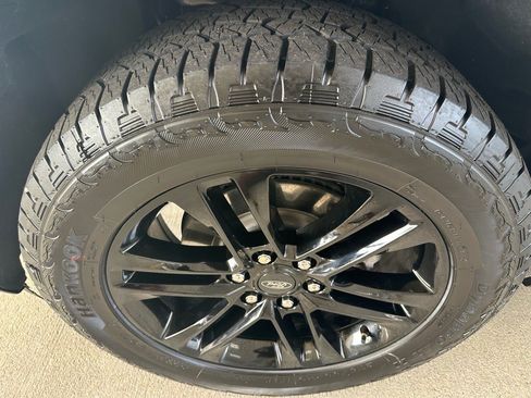 Certified 2024 Ford Expedition Max XLT image 6