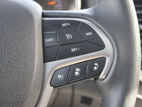 Used 2018 Jeep Grand Cherokee Limited image 16