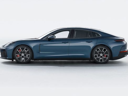 Certified 2025 Porsche Panamera 4S image 2