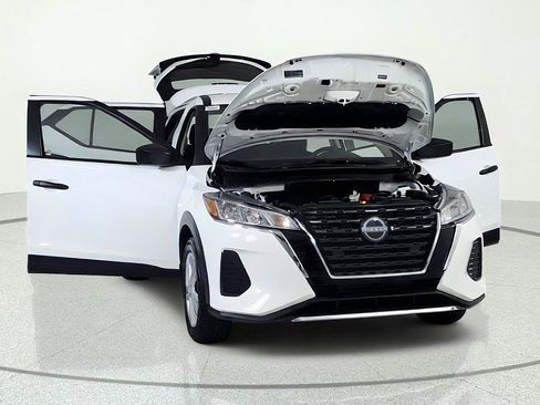 Certified 2025 Nissan Kicks Play S FWD image 9