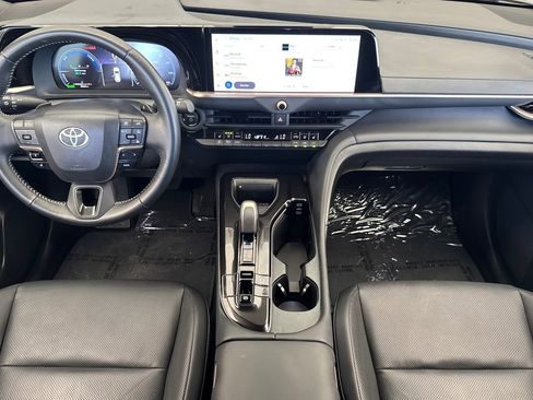 Certified 2025 Toyota Crown Signia AWD/4WD image 12