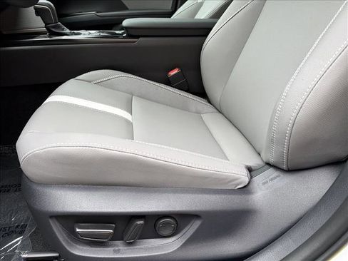 New 2026 Toyota Camry SE FWD image 12