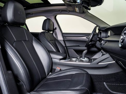 Used 2020 Alfa Romeo Stelvio Ti w/ Nero Edizione image 15