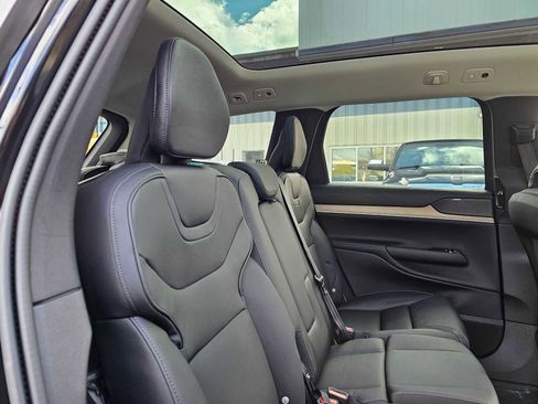 Used 2025 Volvo EX90 Ultra image 14