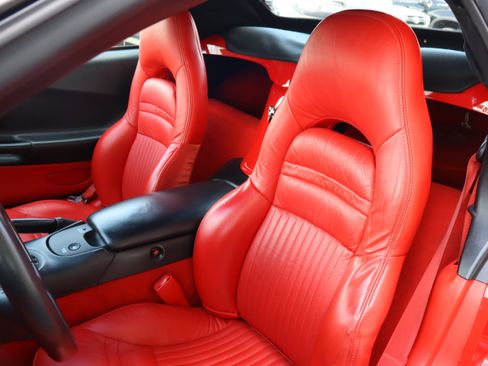 Used 2002 Chevrolet Corvette Convertible w/ Preferred Equipment Group2 image 16