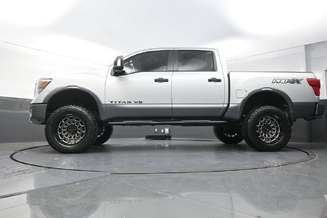 Used 2018 Nissan Titan PRO-4X w/ Pro-4x Convenience Package AWD/4WD image 34