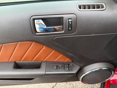 Used 2010 Ford Mustang Convertible RWD image 16