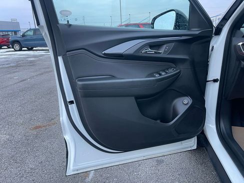 Used 2023 Chevrolet TrailBlazer RS w/ Sun and Liftgate Package image 18