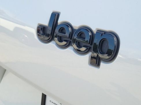 Used 2024 Jeep Grand Cherokee L Altitude AWD/4WD image 6