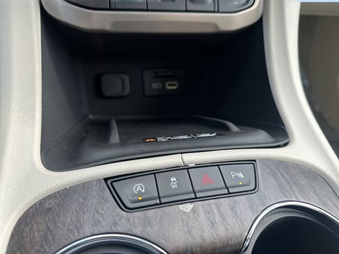 Certified 2022 GMC Acadia Denali w/ Trailering Package image 18