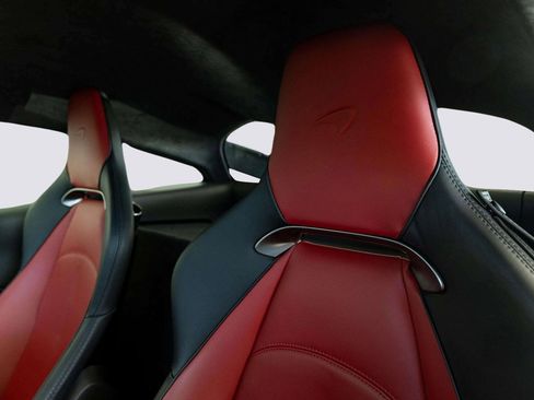 Used 2023 McLaren Artura image 15