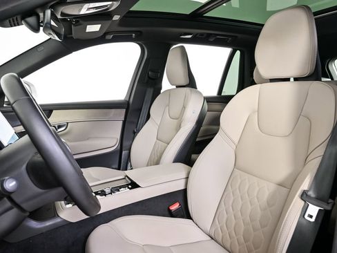 Certified 2025 Volvo XC90 B6 Plus AWD/4WD image 7