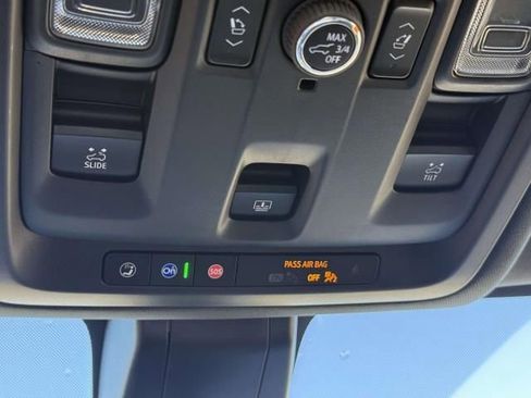 Used 2021 Chevrolet Suburban Premier w/ Premium Package image 34