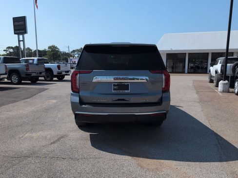 Used 2022 GMC Yukon XL SLT w/ SLT Premium Package AWD/4WD image 5