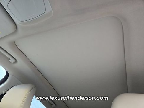 Used 2018 Ford Edge Titanium w/ Equipment Group 302A AWD/4WD image 11
