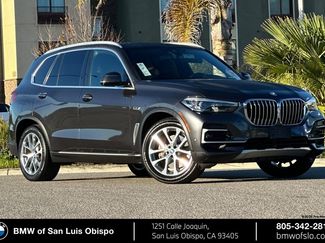 Used 2022 BMW X5 xDrive45e w/ Parking Assistance Package video 1