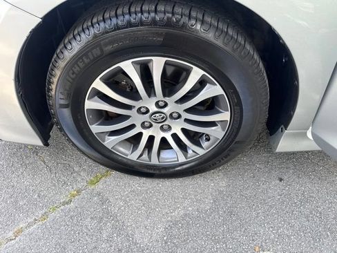 Used 2019 Toyota Sienna XLE FWD image 18