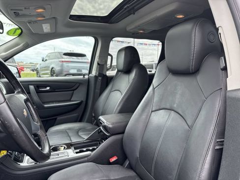 Used 2017 Chevrolet Traverse LT FWD image 13