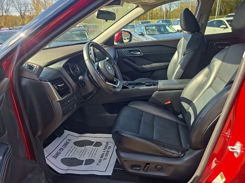 Used 2021 Nissan Rogue SV w/ Premium Package image 9