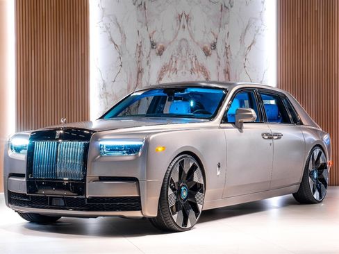 Used 2025 Rolls-Royce Phantom Sedan image 1