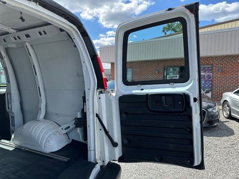 Used 2017 Chevrolet Express 2500 image 27