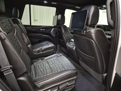 Used 2021 Cadillac Escalade Sport Platinum w/ Heavy-Duty Trailer Package image 27