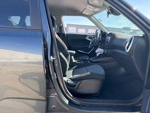 Used 2023 Kia Soul LX w/ LX Technology Package image 12