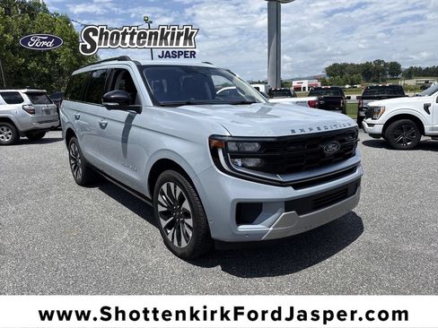 Used 2025 Ford Expedition Platinum w/ Driver's Package AWD/4WD image 1