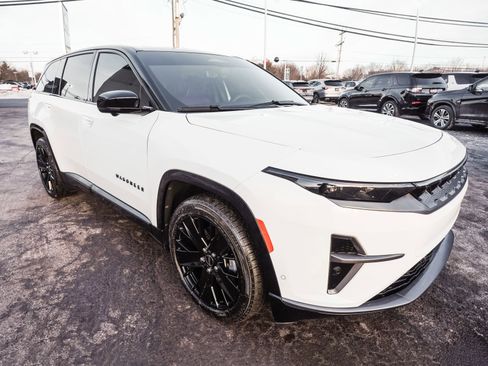 Used 2024 Jeep Wagoneer Launch Edition image 3