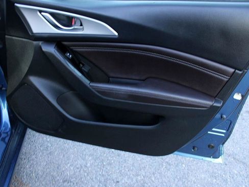 Used 2018 MAZDA MAZDA3 Touring image 26