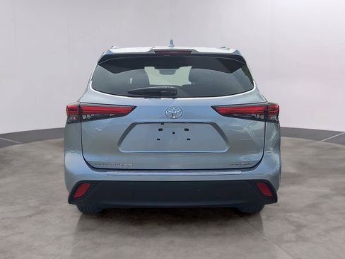 Used 2020 Toyota Highlander XLE AWD/4WD image 5