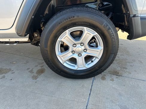 Used 2022 Jeep Wrangler Unlimited Sport image 8