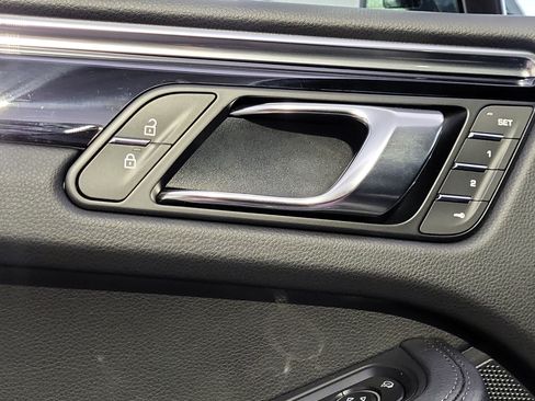 Certified 2026 Porsche Macan AWD/4WD image 18