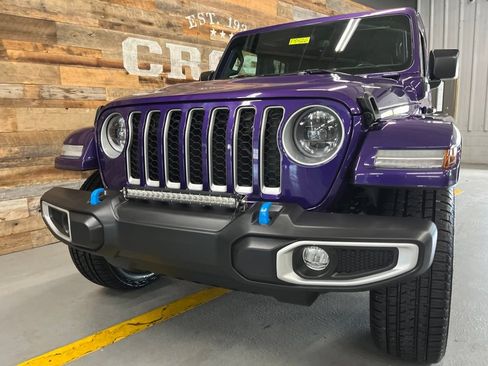 Used 2023 Jeep Wrangler Unlimited Sahara w/ Cold Weather Group AWD/4WD image 5