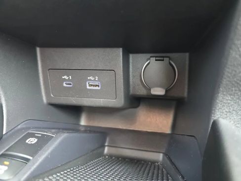 Used 2024 Nissan Kicks SV image 28