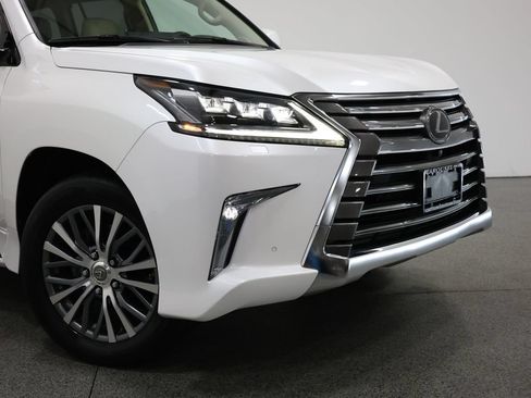 Used 2018 Lexus LX 570 4WD image 3
