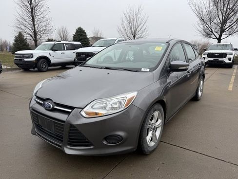 Used 2014 Ford Focus SE w/ SE Winter Package image 3