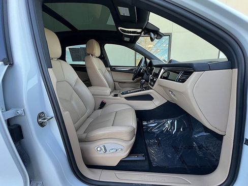 Used 2022 Porsche Macan image 26