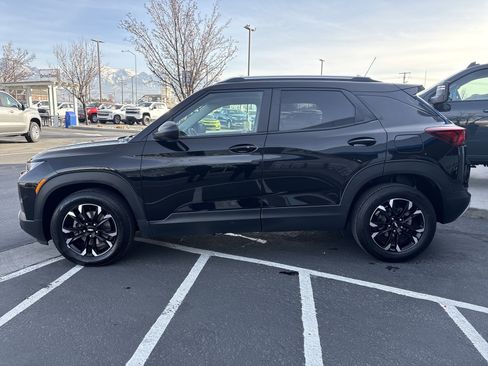 Used 2023 Chevrolet TrailBlazer LT w/ Convenience Package image 2