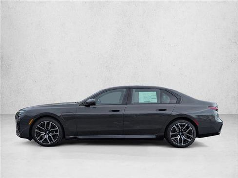 New 2026 BMW 750e xDrive image 5
