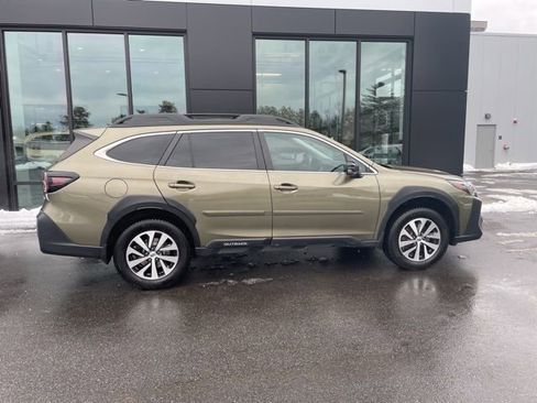 Used 2023 Subaru Outback Premium image 5
