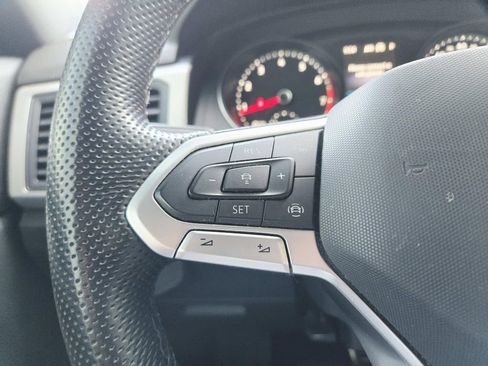 Used 2021 Volkswagen Atlas Cross Sport SE image 19