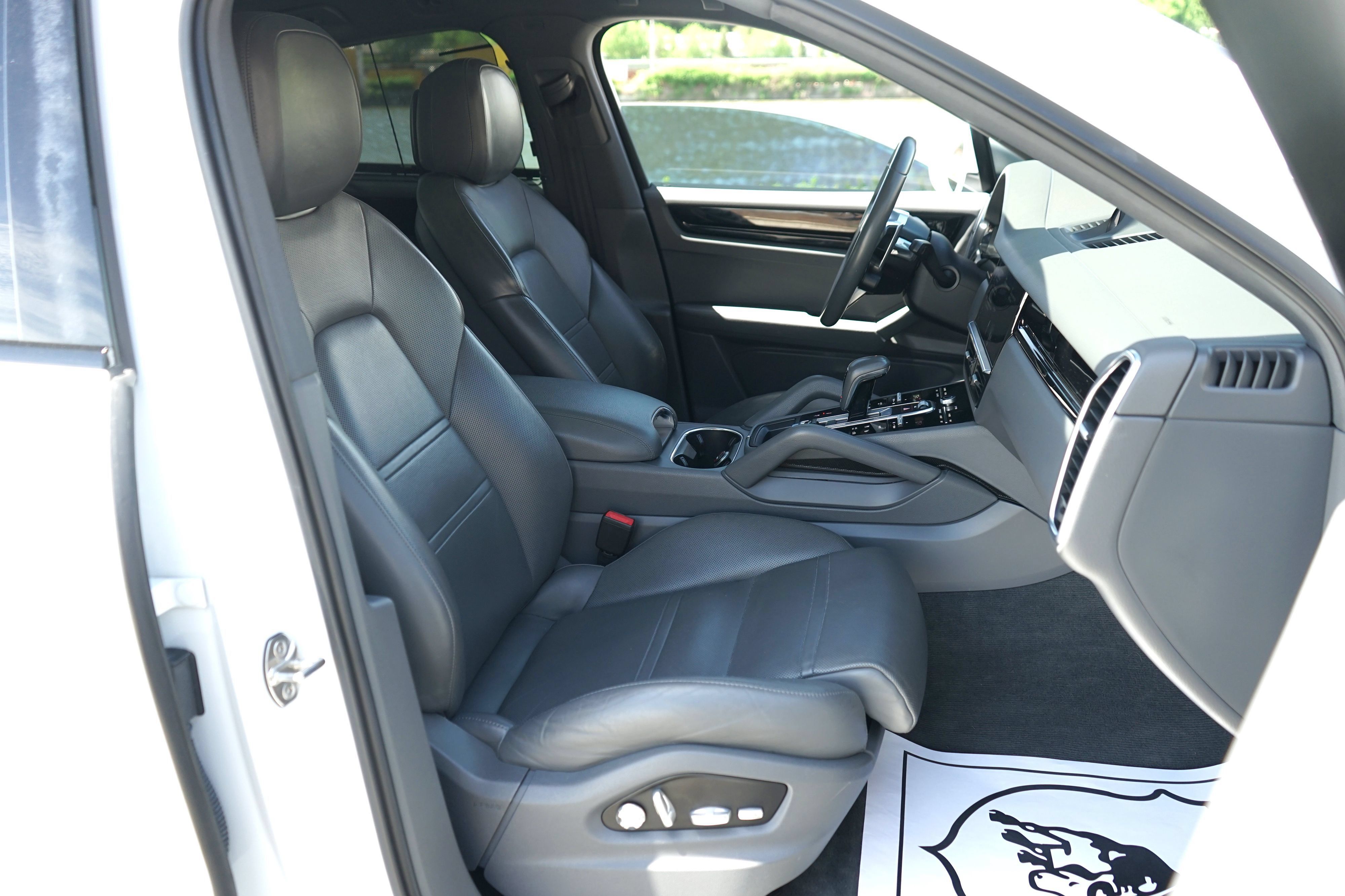 Used 2020 Porsche Cayenne S AWD/4WD image 31
