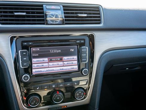 Used 2015 Volkswagen Passat TDI SE image 33