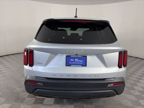 Used 2022 Kia Sorento LX AWD/4WD image 6