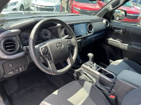 Used 2021 Toyota Tacoma TRD Off-Road w/ Technology Package AWD/4WD image 10