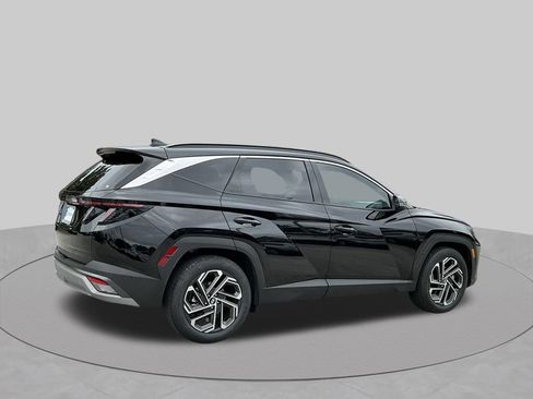 Used 2025 Hyundai Tucson Limited FWD image 17