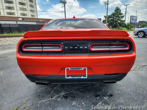 Used 2016 Dodge Challenger SXT w/ Sound Group RWD image 5