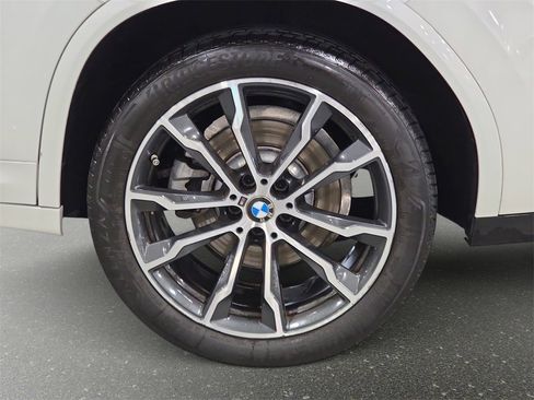 Used 2024 BMW X4 xDrive30i w/ Premium Package image 25