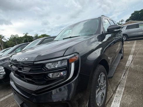 Used 2025 Ford Expedition Active AWD/4WD image 1